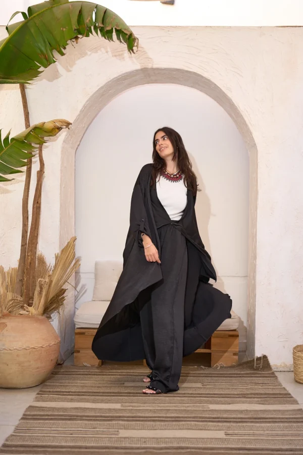 Naoumi Shimmery Set in Black